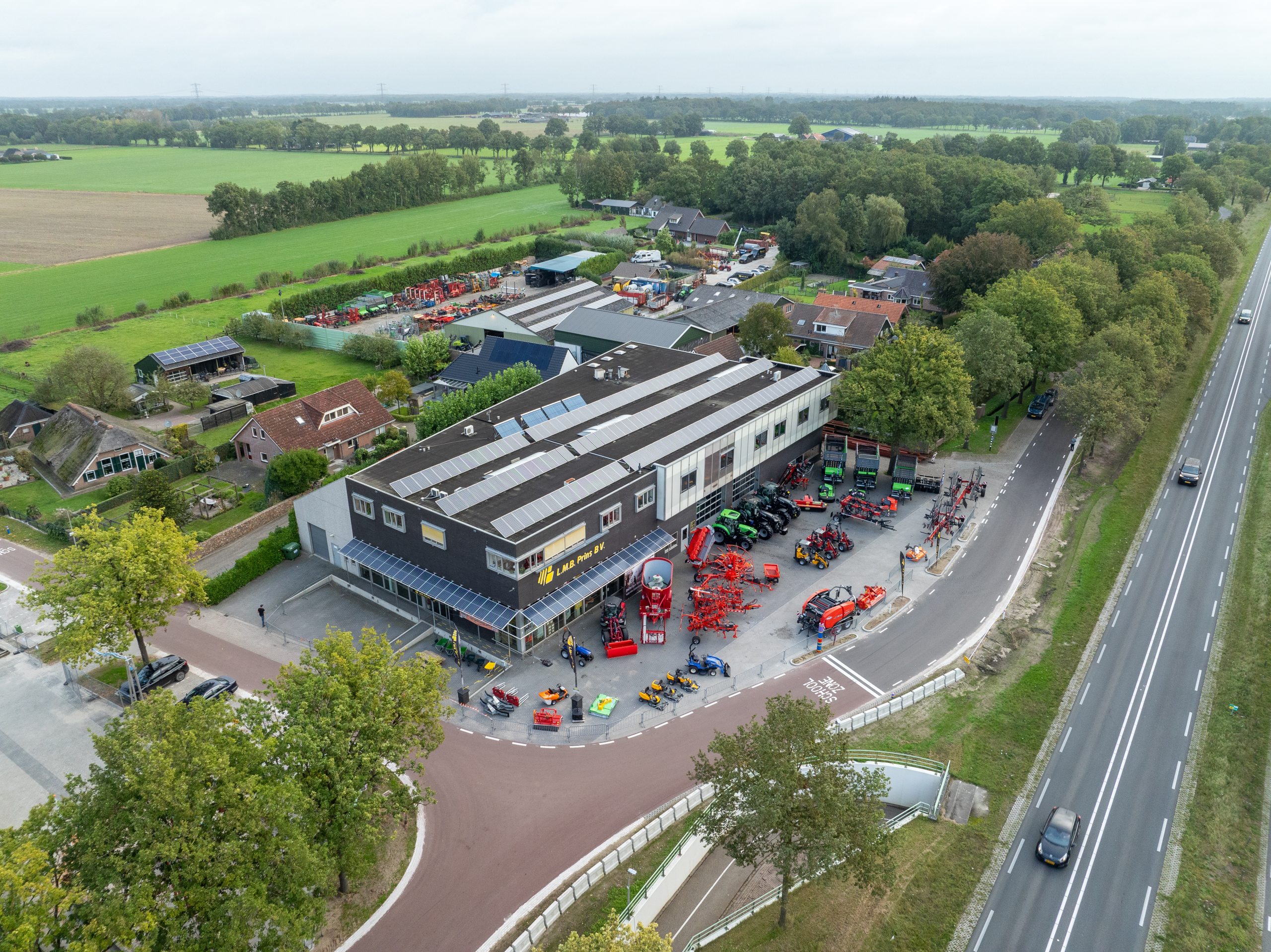 Stoll frontlader gemonteerd op een tractor bij LMB Prins