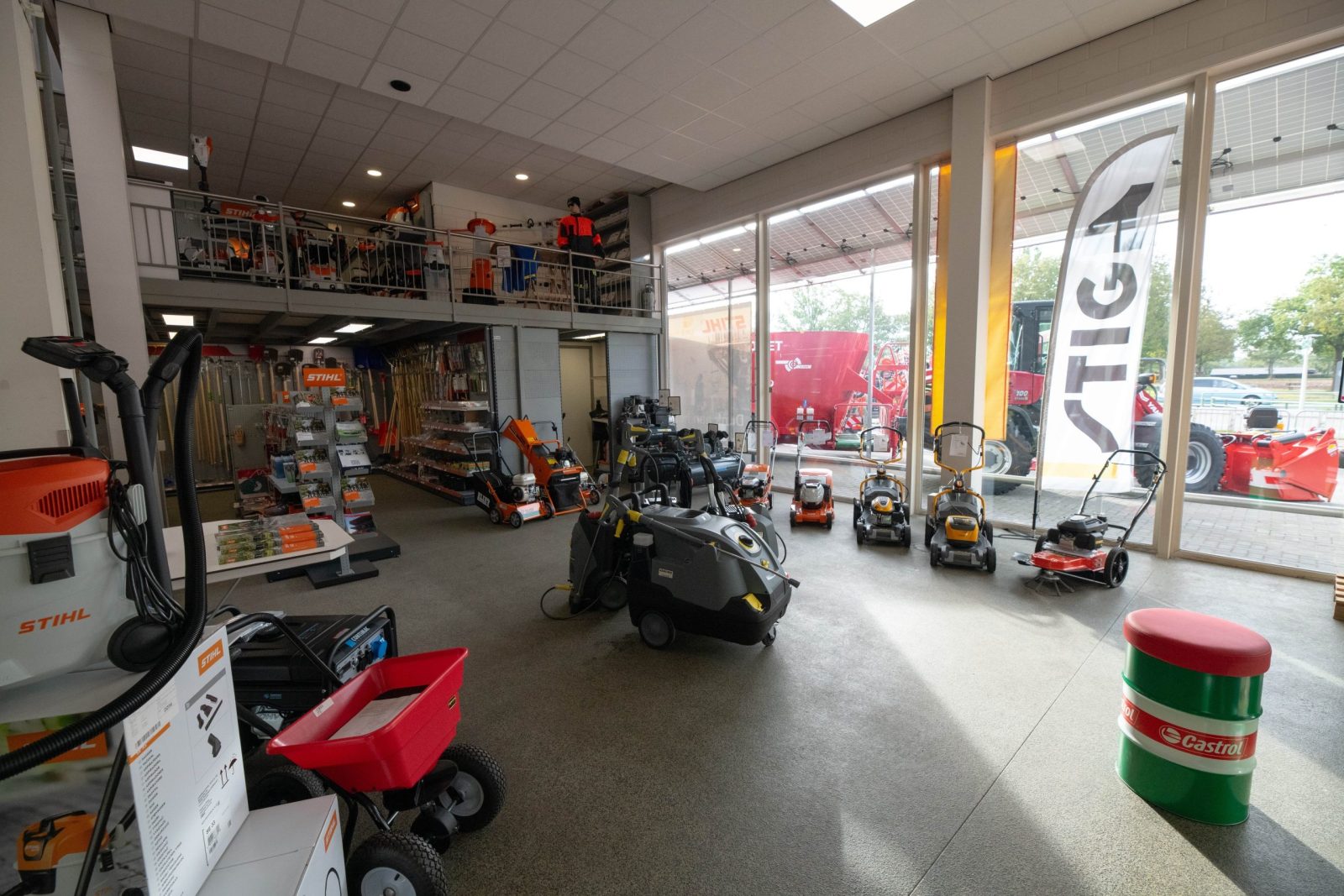 Service en originele onderdelen voor tuin- en parkmachines in de werkplaats van LMB Prins in Dalfsen