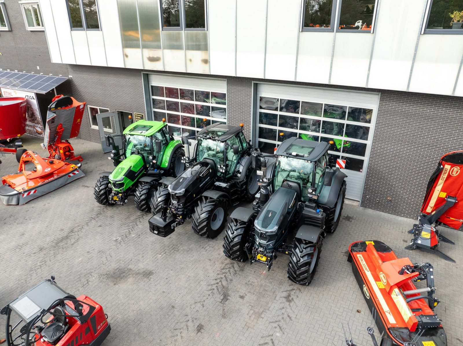 Landbouwmachine van LMB Prins in het veld in Dalfsen